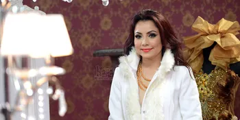 Mayangsari Diingatkan Salat Oleh Anak