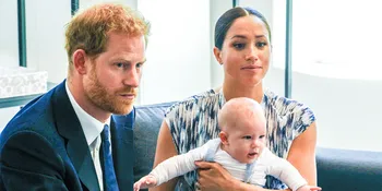 Meghan Markle &#38; Pangeran Harry Rilis Kartu Natal, Foto Baby Archie Bikin Gemas Netizen
