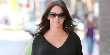 Melahirkan, Ternyata Jennifer Love Hewitt Sudah Menikah!