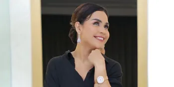 Melaney Ricardo Pamer OOTD Hot dan Kece Dalam Balutan Outfit Serba Hitam