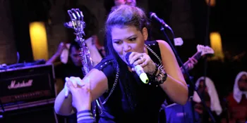 Melanie Soebono Sukses Gelar AKMK 2013