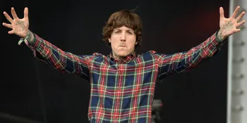 Mendadak Manis Manja, BMTH Syahdu Bawakan 'Drown' Akustik