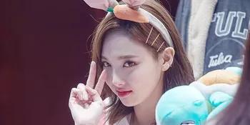 Menggemaskan, Nayeon TWICE Tampil Imut Pakai Bando Kelinci
