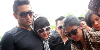 Mengharukan! Puisi Julia Perez Untuk Sang Ayah