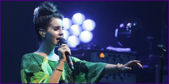 Menguak Sisi Lain Lana Del Rey Yang Seksi dan Misterius