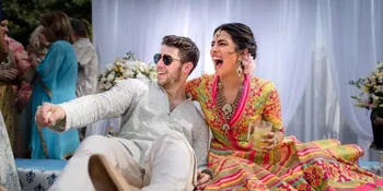 Menikah, Priyanka Chopra Pakai Gaun Warna-Warni