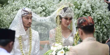 Menikah, Syahnaz Sadiqah Sempat Kunjungi Makam Sang Ayah Sebelum Prosesi