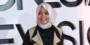 Menutup Aurat, Rina Nose Tak Ribet Urus Gaya Berhijab