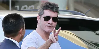Menyentuh... Simon Cowell Pamer Foto Pertama Bareng Anaknya