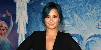 Merasa Kurang Cantik, Demi Lovato Lakukan Operasi Plastik?