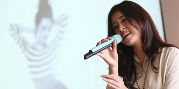 Merdunya Raisa Bawakan Soundtrack 'AADC' di Java Jazz 2016