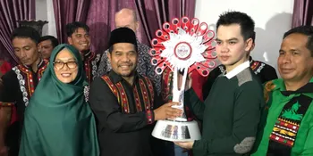 Meriah, Penyerahan Piala Bergilir Dari Faul Kepada Bupati Bener, Aceh