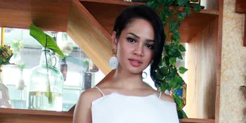 Mesra di Atas Ranjang, Ini Foto Valentine Pertama Andien & Suami