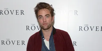 Mesra... Robert Pattinson - FKA Twigs Ketahuan Gandengan Tangan