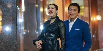 Mesra, Syahrini Pamer Foto Dicium Reino Barack di Atas Jet Pribadi