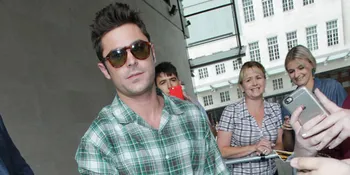 Mesra! Zac Efron dan Kekasihnya Tampil Perdana di Red Carpet