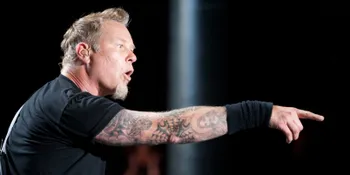 Metallica Kebanjiran Platinum dan Gold