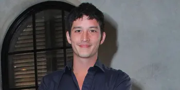 Mike Lewis Tak Paksa Anak Jadi Artis