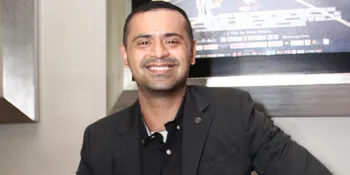 Mike Lucock Tunjang Karir Lewat Kuliah Komunikasi