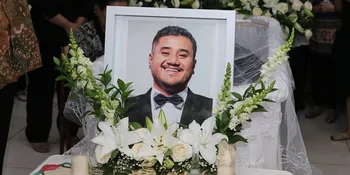 Mike Mohede Hembuskan Nafas Terakhir, Kekasihnya Ada di Rumah