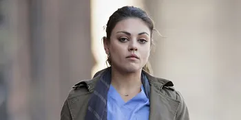 Mila Kunis Beri Kejutan Orangtuanya Dengan Makeover Rumah