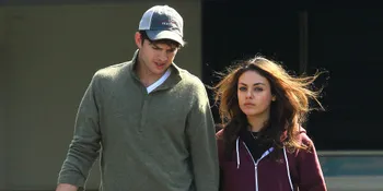 Mila Kunis Hadiri Acara Pernikahan Kakak Ashton Kutcher