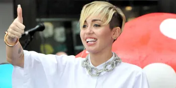 Miley Cyrus Ajak Icona Pop Untuk Bangerz Tour
