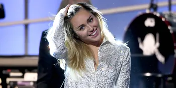 Miley Cyrus Bergabung Dengan Ryan Adams di Studio Rekaman