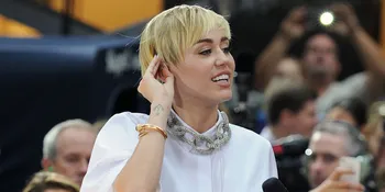 Miley Cyrus Ciuman Dengan Mantan Paris Hilton!