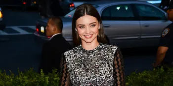 Miranda Kerr Akui Masih Dekat Dengan Orlando Bloom