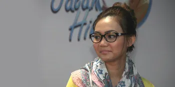 Mobil Diserempet di Jalan, Rina Nose 'Kutuk' Sang Pelaku