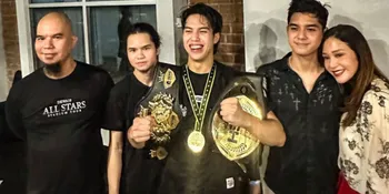 Momen Canggung Bunda Maia Disalami Ahmad Dhani di Pertandingan El Rumi vs Jefri Nichol, Sejenak Terdiam dan Berlalu Begitu saja