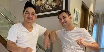 Momen Langka Lihat Raffi Ahmad Pakai Sarung, Pasha Ungu Sampai Heran