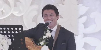 Momen Langka Reino Barack Nyanyi 'Restu' Pakai Gitar