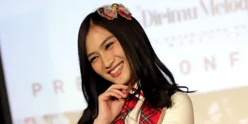 Momen Lebaran, Melody Nurramdhani Tampil Begitu Cantik Dengan Memakai Hijab