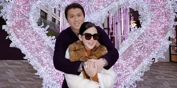 Momen Manis Syahrini dan Reino Barack Saat Gendong Bayi, Bahagia Banget Pamer Senyuman