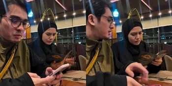 Momen Ricky Harun Kesal Lihat Istri Pegang Menu Tapi Gak Pesen, Endingnya Bikin Ngakak