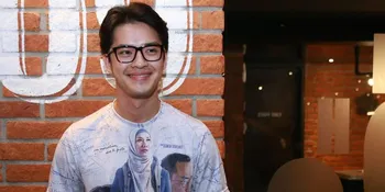 Morgan Oey Main Film 'JILBAB TRAVELER, Sang Ayah Menangis