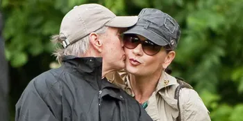 [FOTO] Muncul Bersama, Michael Douglas dan Istri Resmi Balikan!