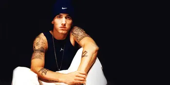 Muncul di Televisi, Eminem Tunjukkan Wajah Aneh