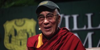 'Musisi Cadas Generasi Lawas' Beri Dalai Lama Kado Ultah