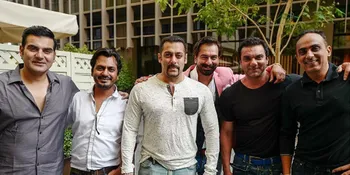 Muslim, Keluarga Salman Khan Tetap Rayakan Festival Ganpati