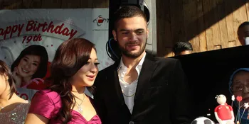 Naik Motor Vespa, Nikita Willy Diteriaki