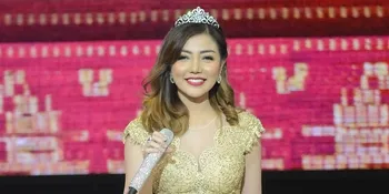 Naik Perahu Kayu, Bella Shofie Pakai Heels dan Pamer Hermes Mahal