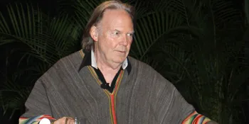 Neil Young Berharap Lagu Barunya Dinyanyikan Para Demonstran