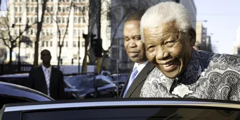 Nelson Mandela Berpulang, Bollywood Pun Berduka