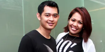 Nempel Molor! Ditinggal Tidur Suami, Elly Sugigi Asyik Selfie