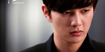 Netizens Kagumi Foto-Foto Kelulusan SMA Yoo Seung Ho
