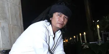 'Ngamen' ke Jakarta, Budi Cilok Galang Dana Untuk Korban Banjir