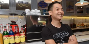 Ngefans Berat, Ernest Prakasa Ajak Adinia Wirasti Main di 'CTS'